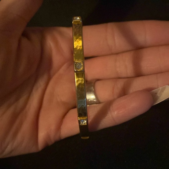 Women’s gold bangle - Picture 1 of 3